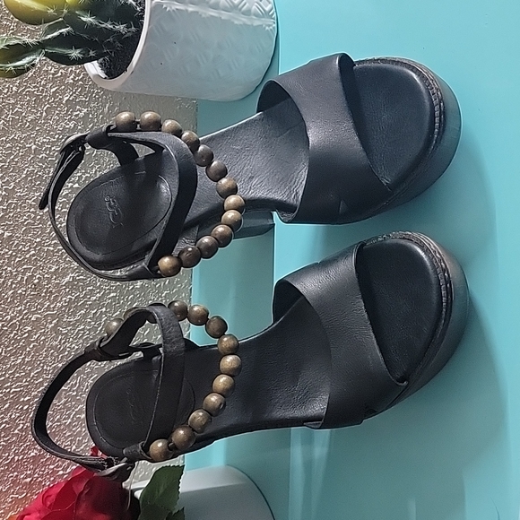 UGG platform high heels 👠. #1 - Picture 2 of 8